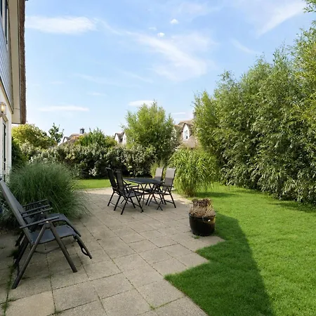 Dom wakacyjny Coastal Garden Escape Near The Dunes *