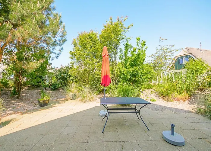 Дом отдыха Coastal Garden Escape Near The Dunes *