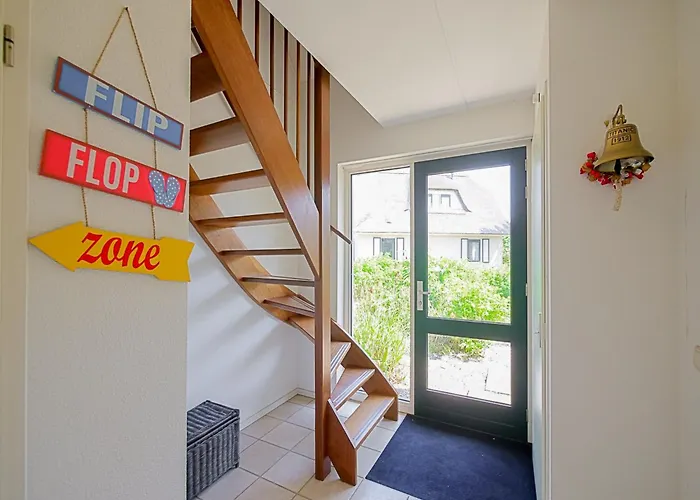 Дом отдыха Coastal Garden Escape Near The Dunes *